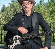 Les Claypool's Fearless Flying Frog Brigade